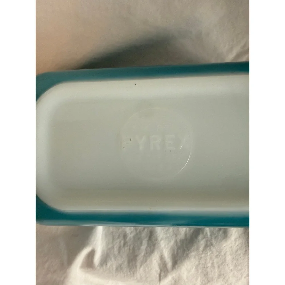 Vintage Pyrex Turquoise Blue Milk Glass Loaf Pan 525 Rectangular Baking Dish